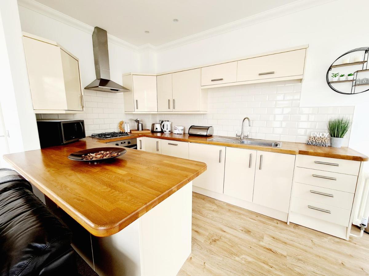 Seas The Day - Beachfront Apartment - Sleeps 4 Ramsgate Exterior photo