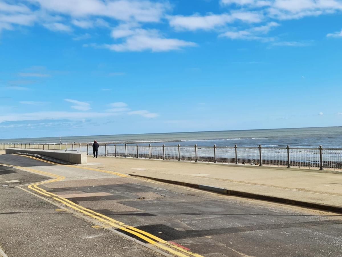 Seas The Day - Beachfront Apartment - Sleeps 4 Ramsgate Exterior photo